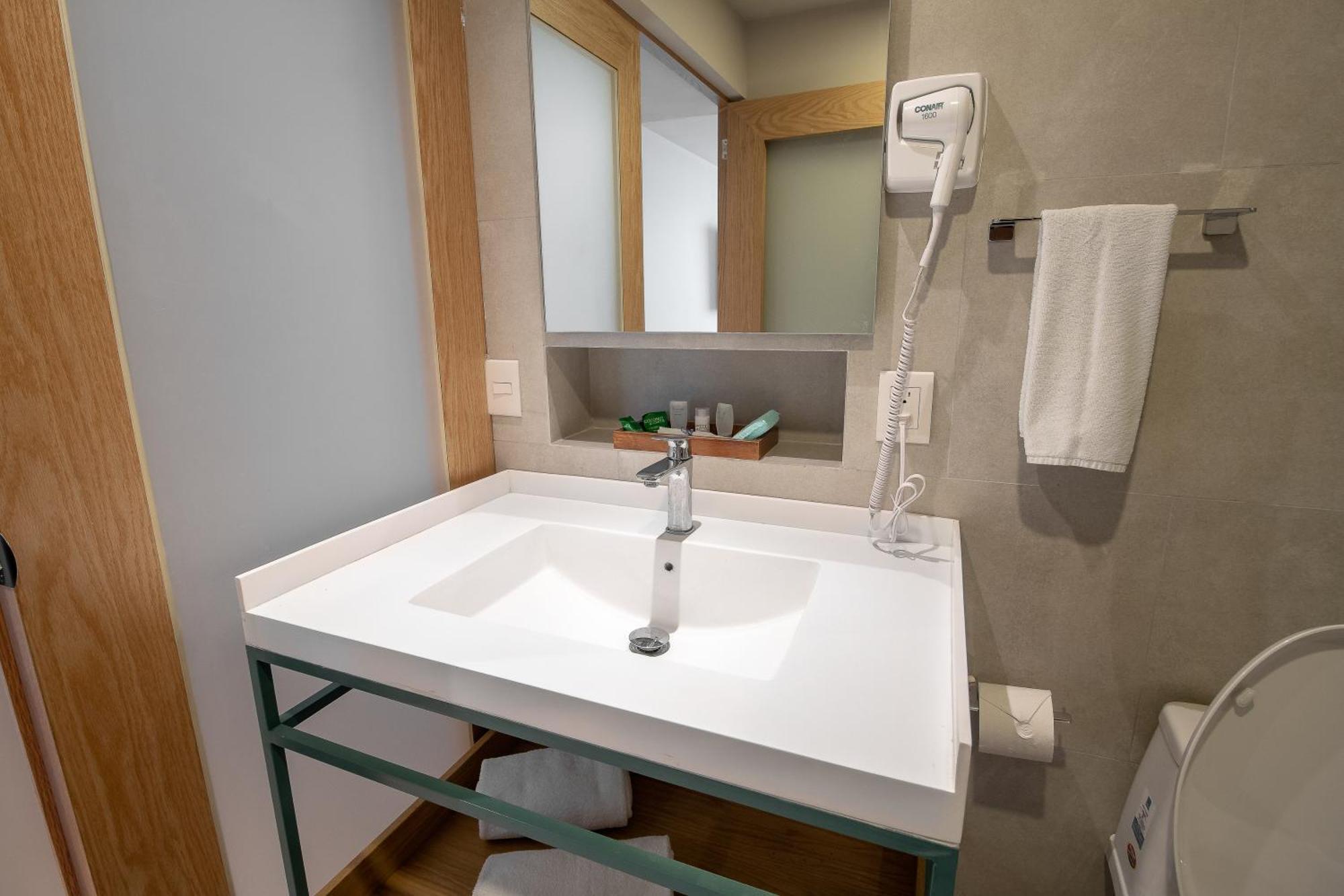 Oliva Plaza Hotel 4*