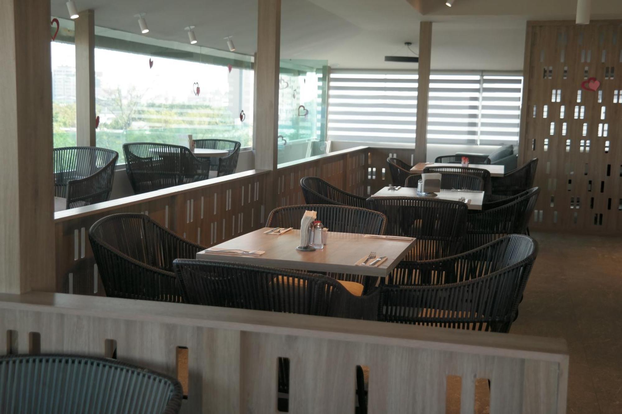 Oliva Plaza 4*